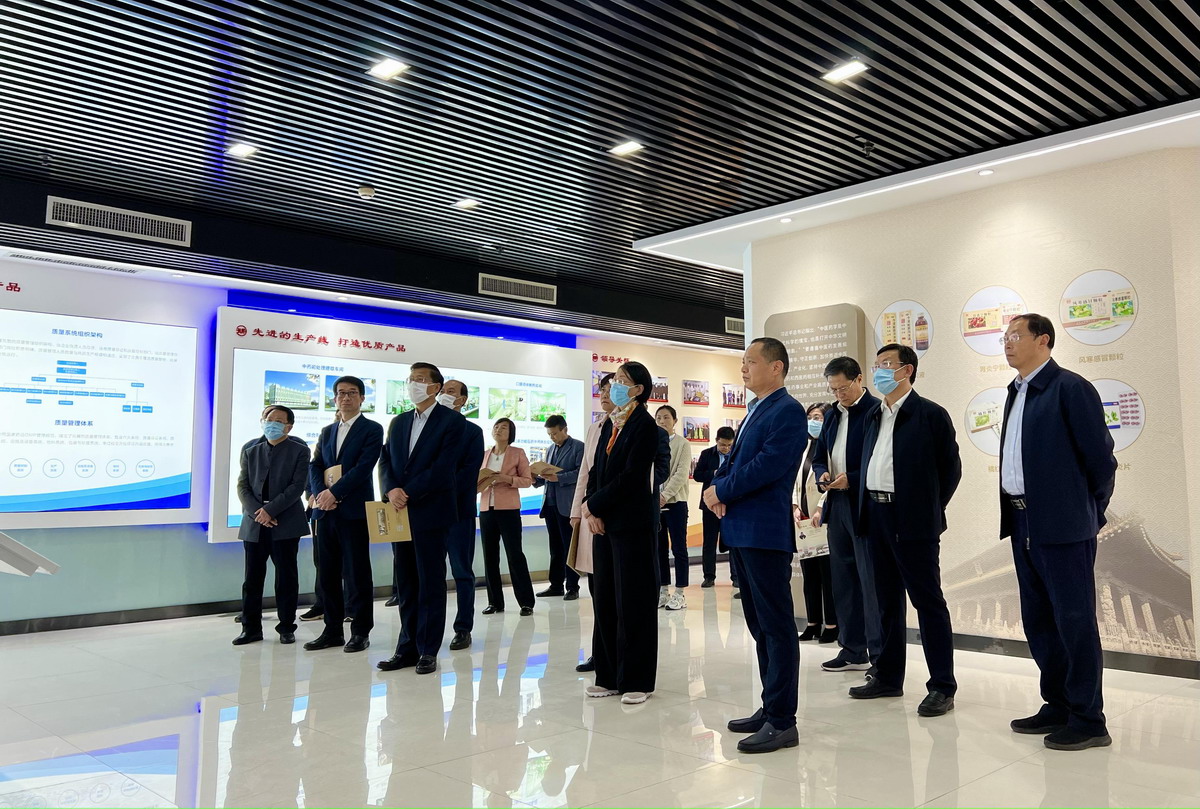 省人大常委會委員、副秘書長徐清蒞臨孔府制藥調(diào)研